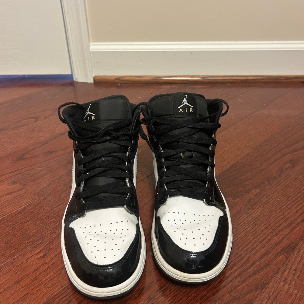 Jordan Men's Classic Black and White Sneakers